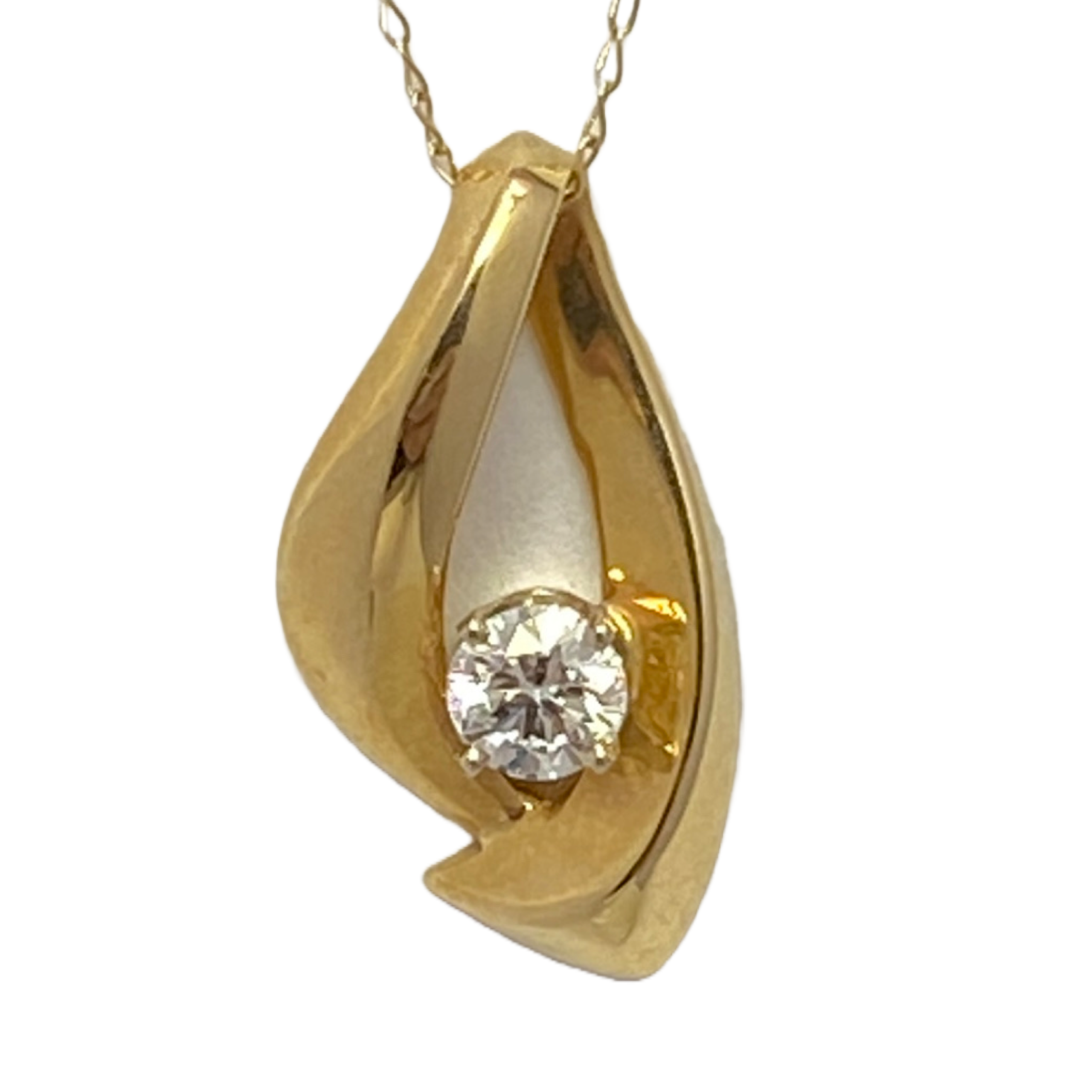 14K yellow gold pendant with Diamonds