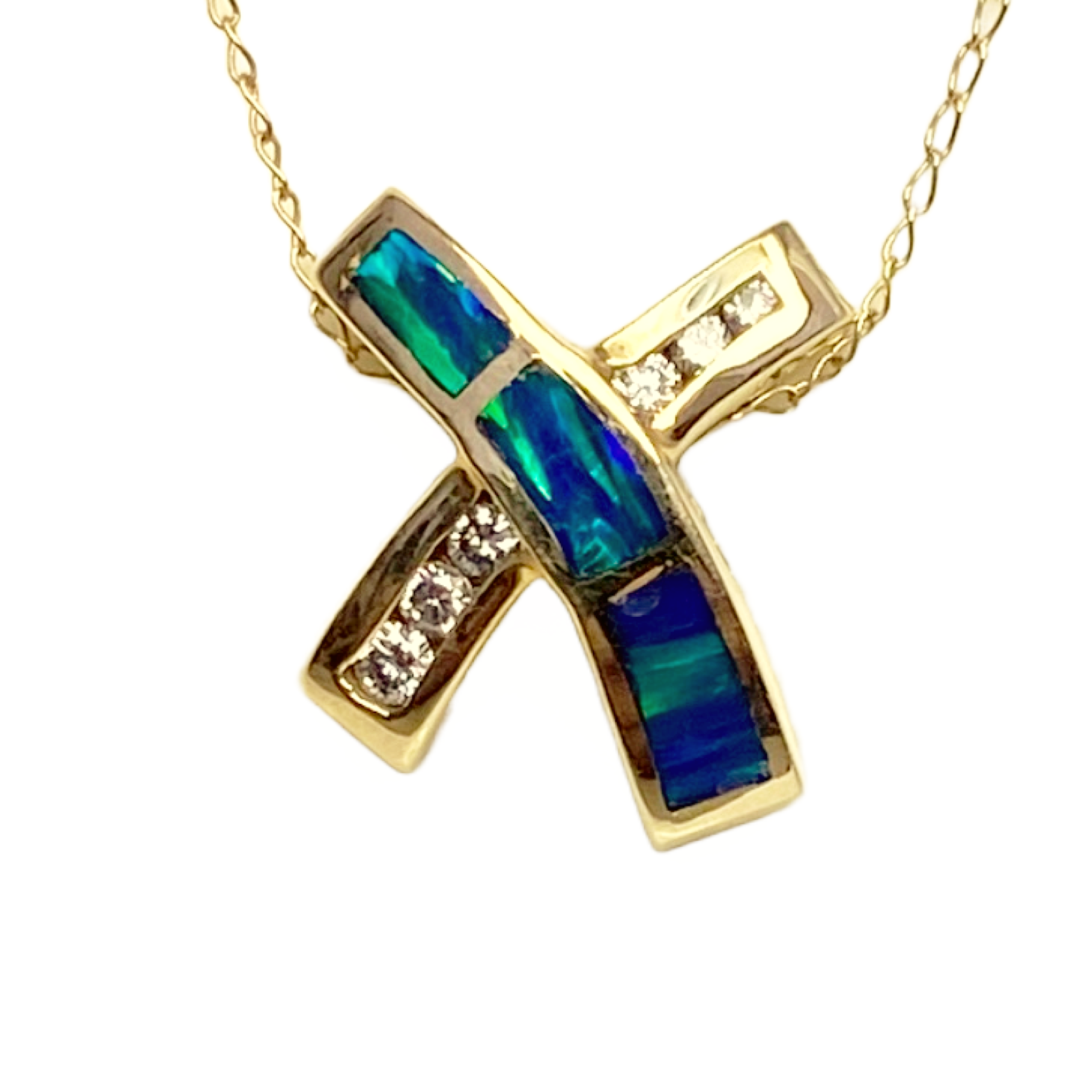 14K yellow gold Opal pendant with Diamonds
